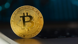 Bitcoin: Alcanza pico en enero y cae por debajo de 40K USD