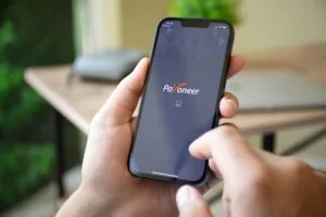 Descubre qué es Payoneer y cómo asociar tus datos para retiros