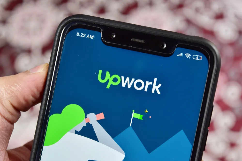 Cobra dólares desde Upwork en México y retira en MXN