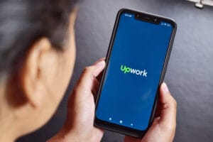 Retira dinero de Upwork en Colombia sin perder ni un dólar