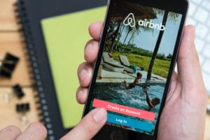 Guía completa para recibir dólares de Airbnb en Colombia