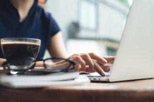 ¿Cómo funciona un contrato freelance?