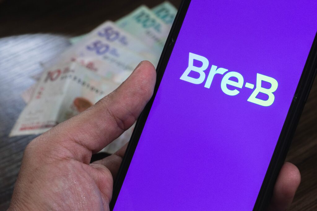 Ruta Bre-B: Optimiza tus pagos a proveedores y nómina en Colombia